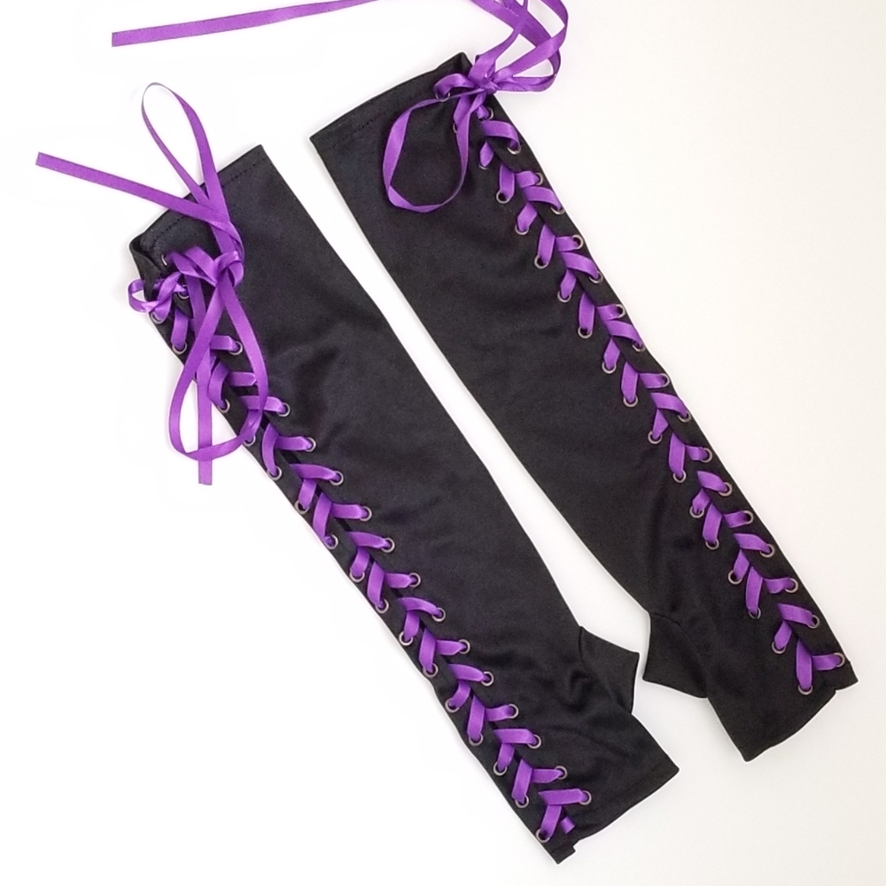 Lace up gloves, black with purple ribbon, One size